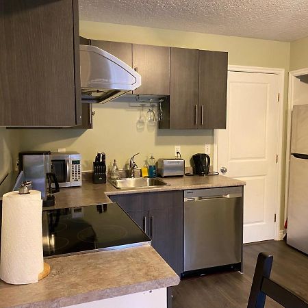 1 Bedroom Suite In Langford. Victoria Buitenkant foto