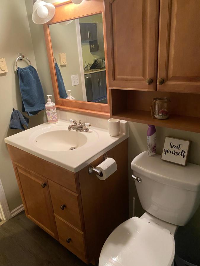 1 Bedroom Suite In Langford. Victoria Buitenkant foto